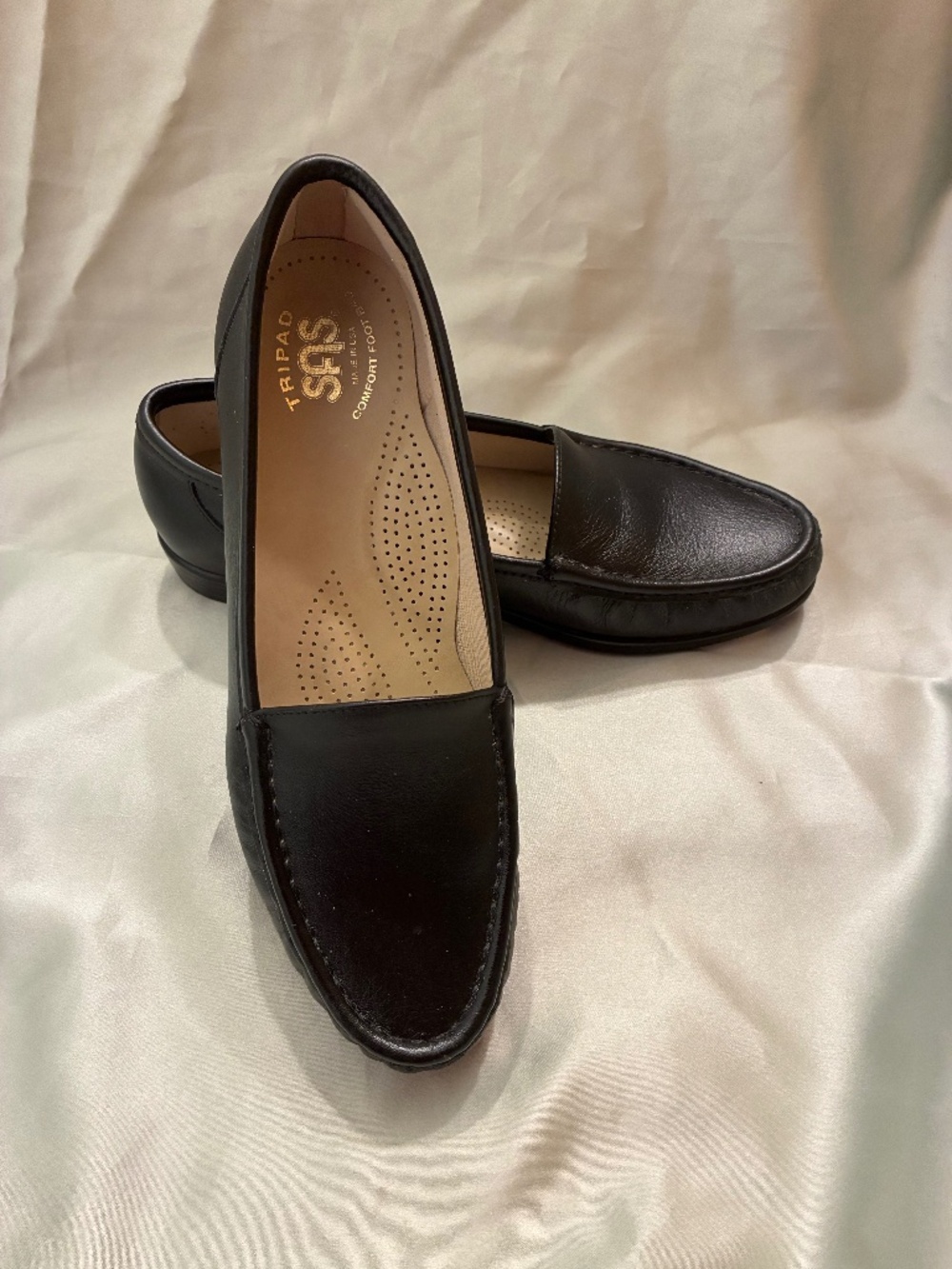 SAS Black Simplify SlipOn Loafer Size 8 Narrow With Box Worn Twice EUC Orig $185